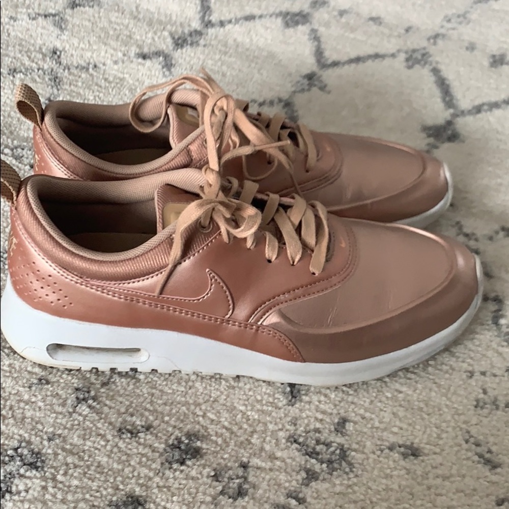 Nike tennis shoes